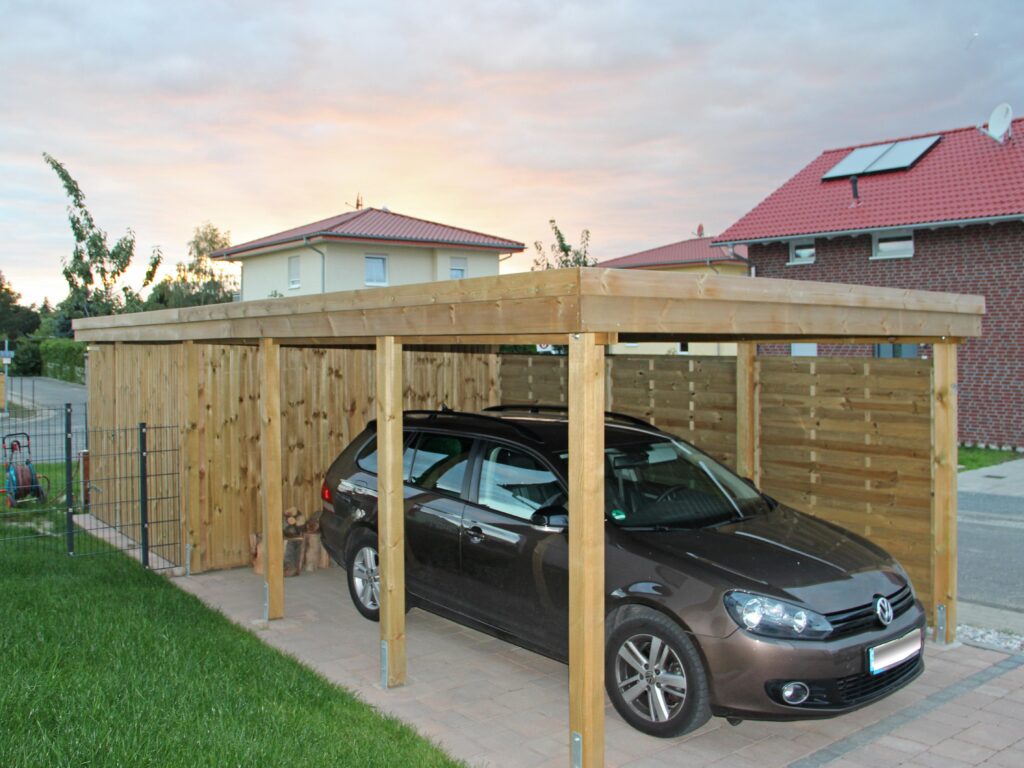 Flachdach-Einzelcarport aus Holz