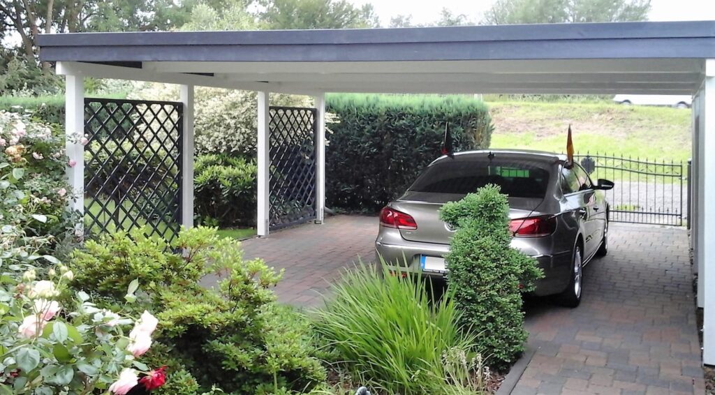 Flachdach-Doppelcarport aus Holz