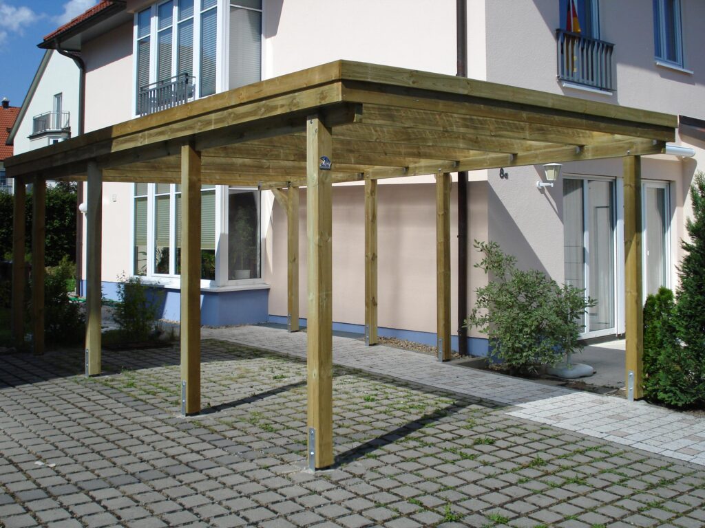 Schlichter Flachdach-Einzelcarport aus Holz