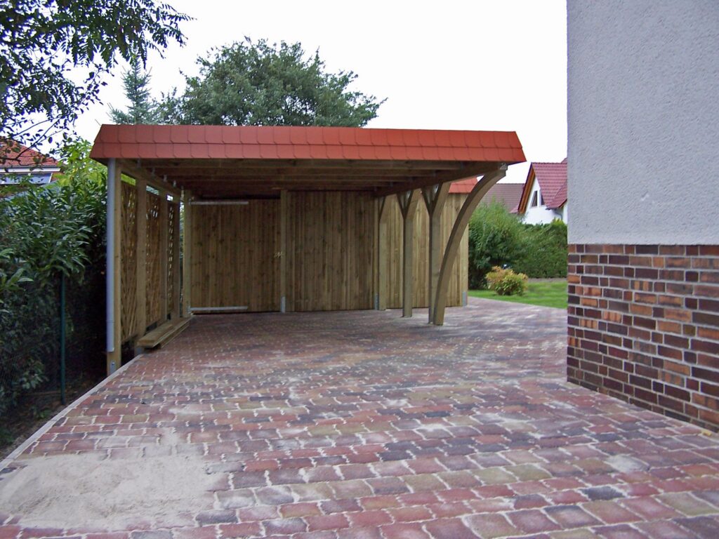 Individueller Holz-Carport nach Maß mit Bogenpfosten