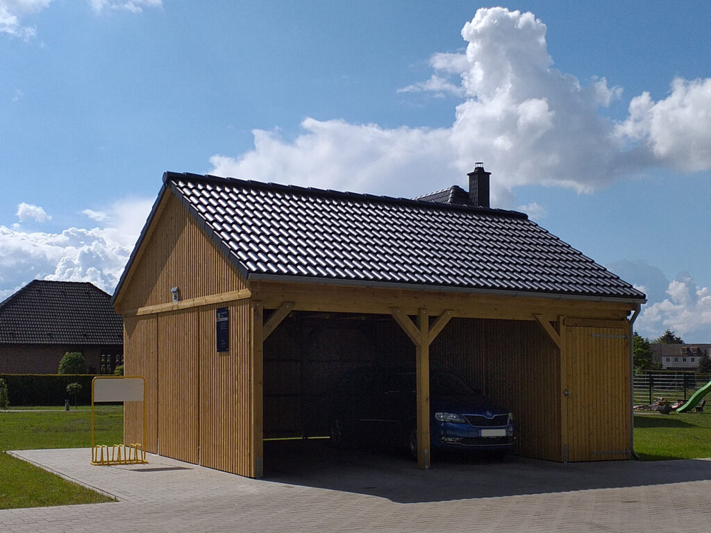 Maßanfertigung als Satteldach mit Abstellkammer