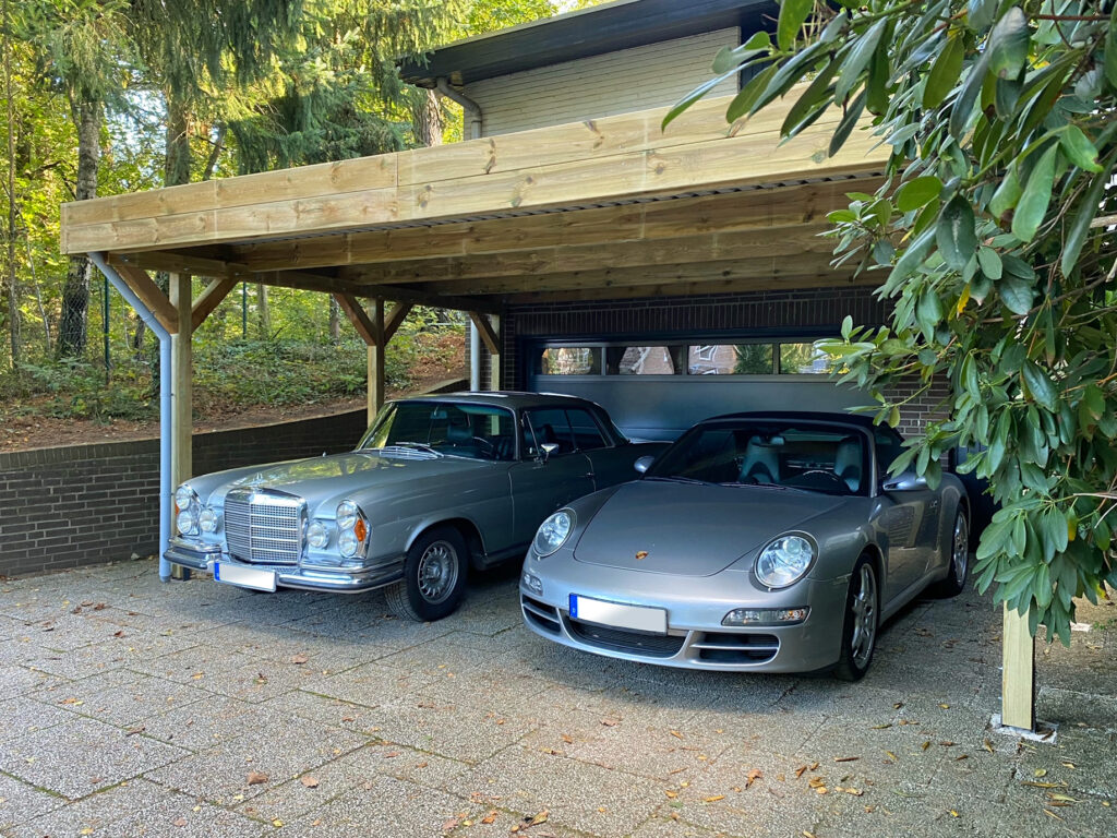 Maßanfertigung für zwei Autos mit Holzblende