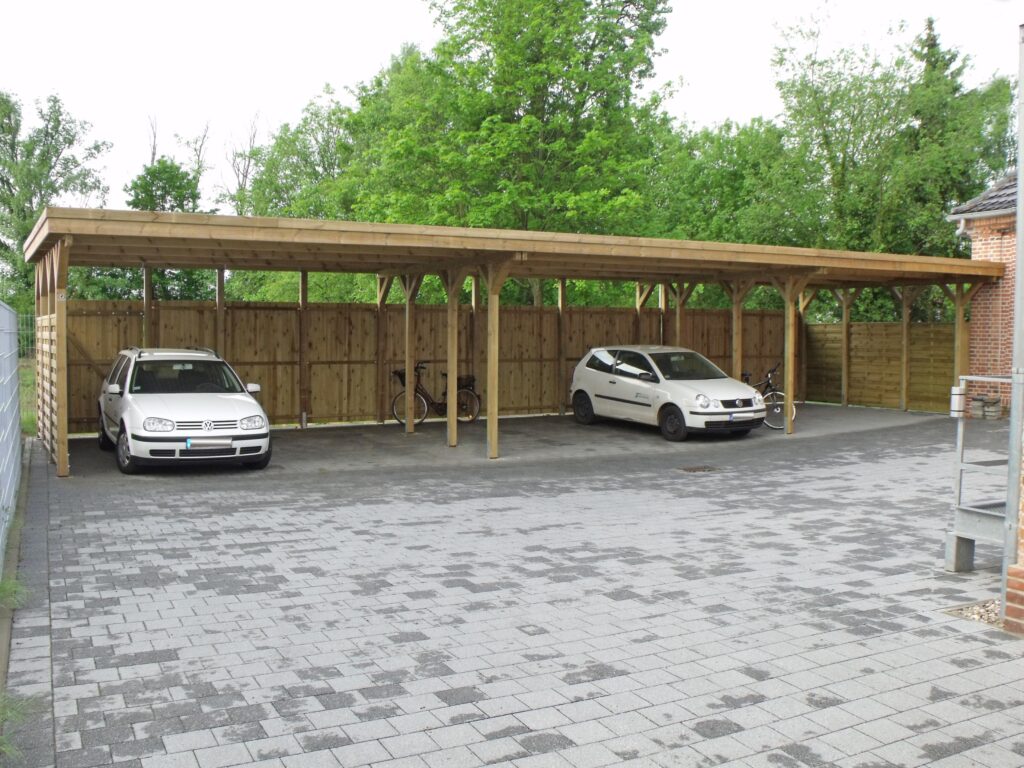 Reihenanlage mit Holzblende