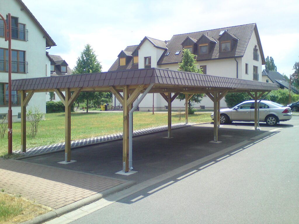 Reihenanlage mit Holzblende