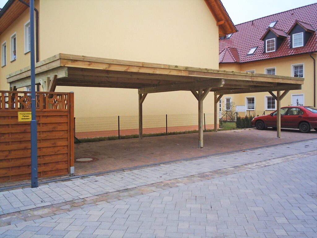 Reihenanlage mit Holzblende