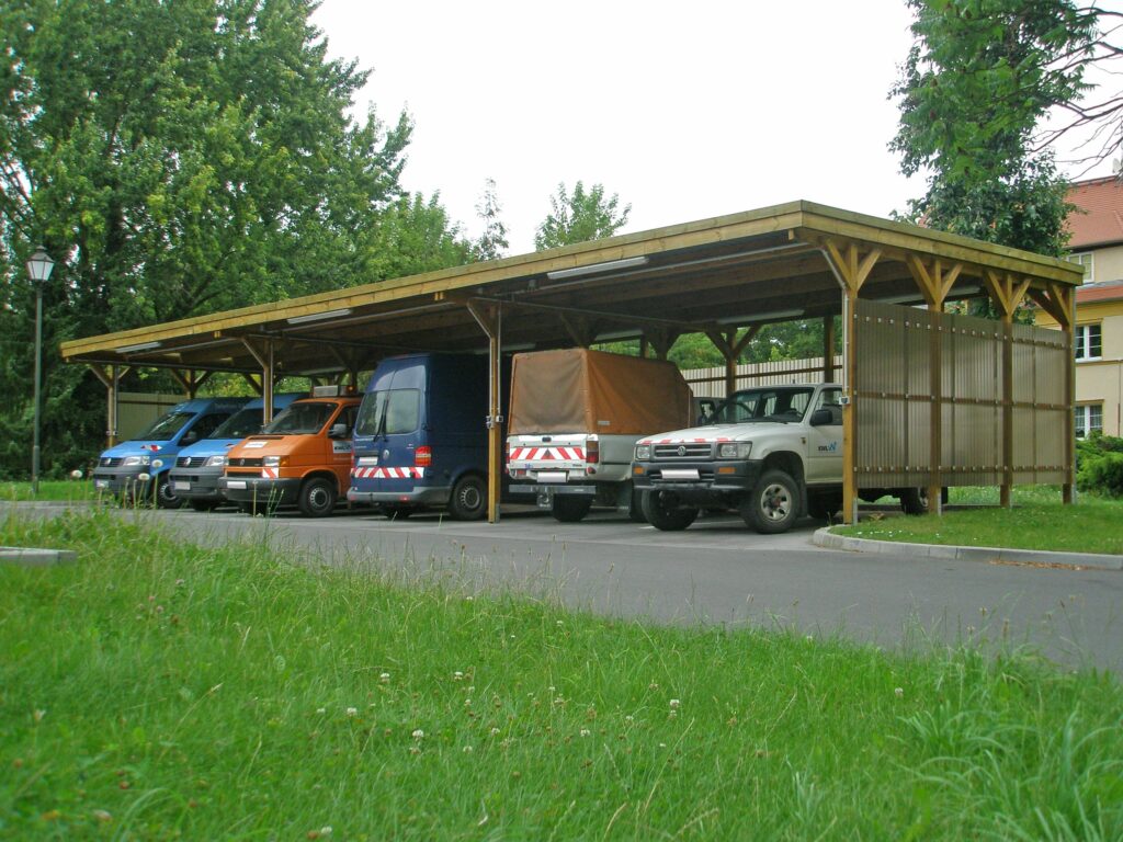 Reihenanlage mit Holzblende