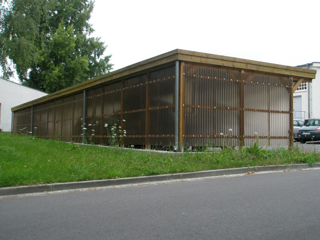 Reihenanlage mit Holzblende