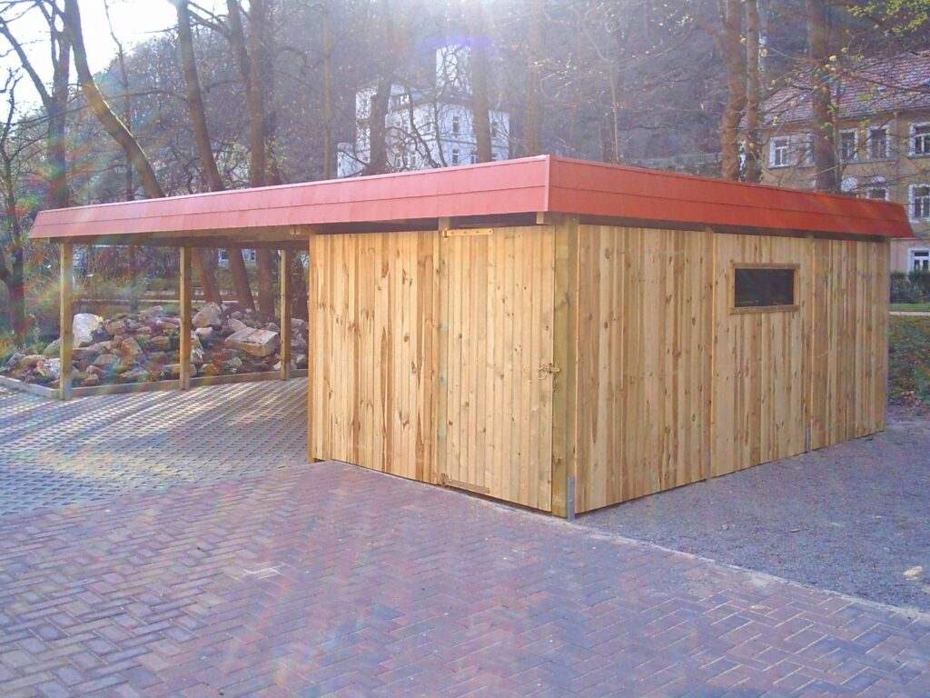 Reihenanlage mit Schindelblende und Abstellkammer