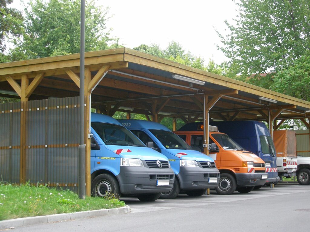 Reihenanlage mit Holzblende