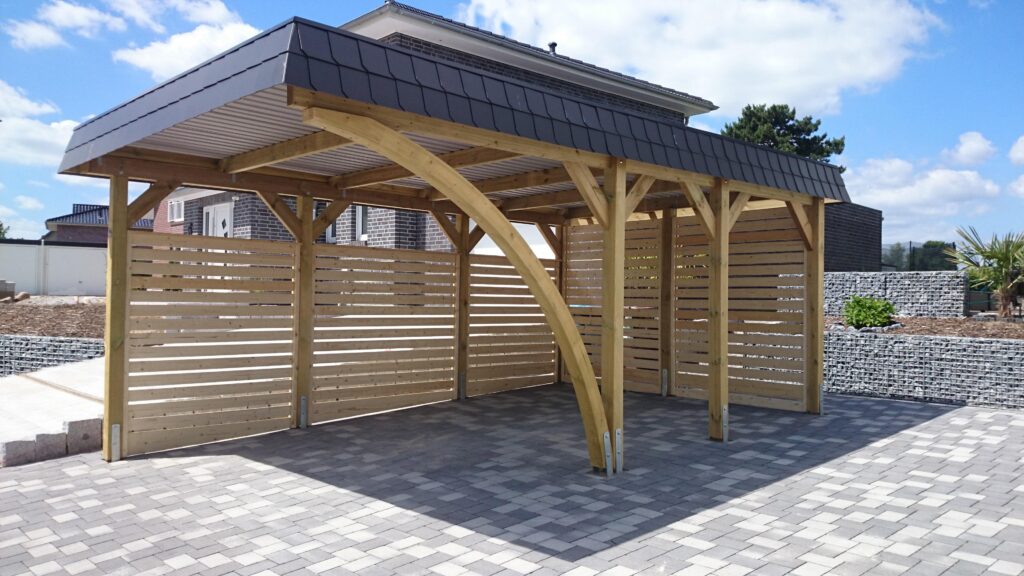 Carport mit Rundbogen und Rhombus Sichtschutzelementen