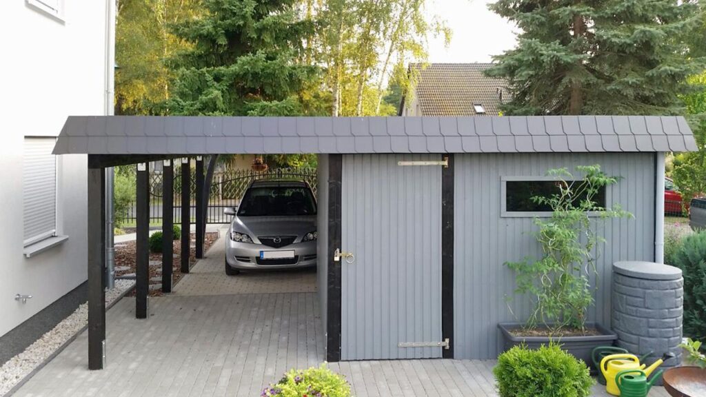 Moderner Rundbogen-Einzelcarport mit integriertem Geräteraum in grau