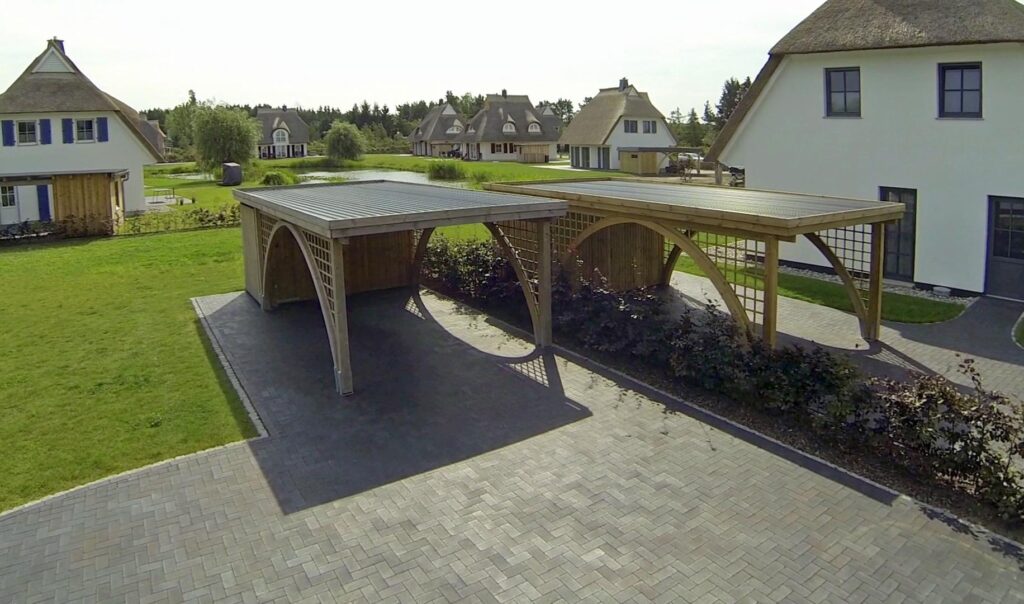 Zwei Bogengang-Rundbogen Carports aus Holz