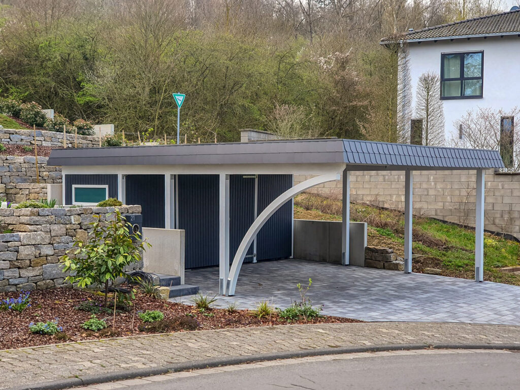 Rundbogen Carport mit integriertem Geräteraum