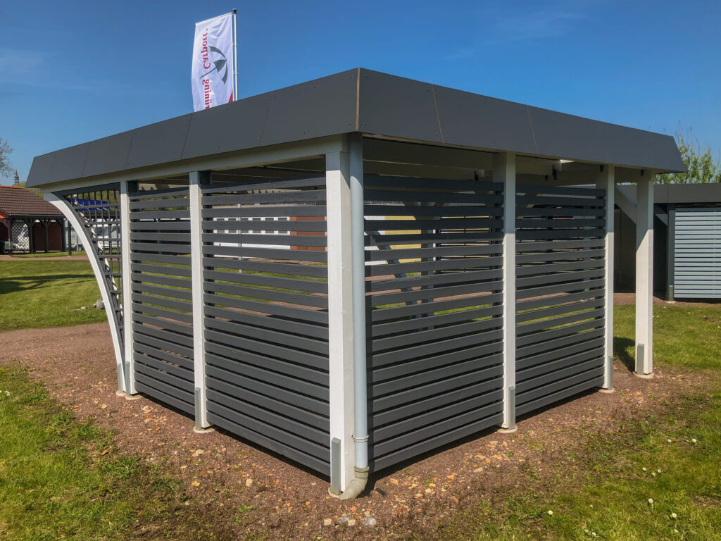 Rundbogen Doppel-Carport mit HPL-Blende integrierten Sichtschutz-Wänden