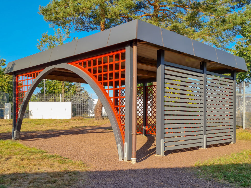 Rundbogen-Carport mit Bogengang HPL-Blende und dekorativen Seitenwänden