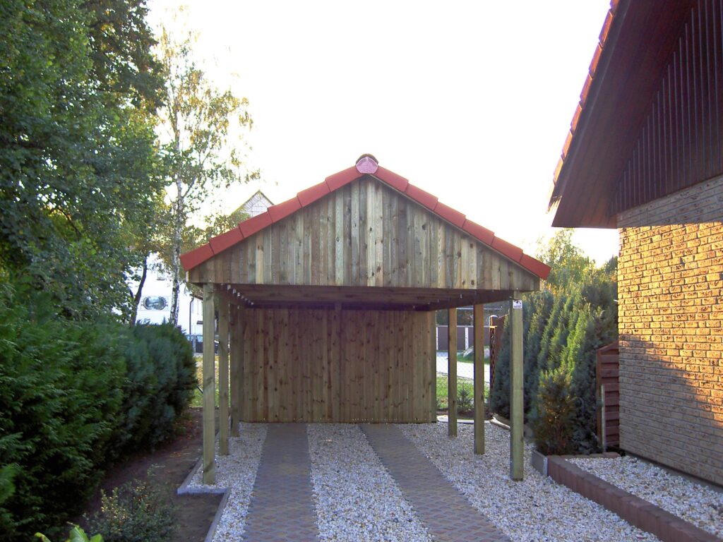 Spitzdach Einzelcarport mit Abstellkammer
