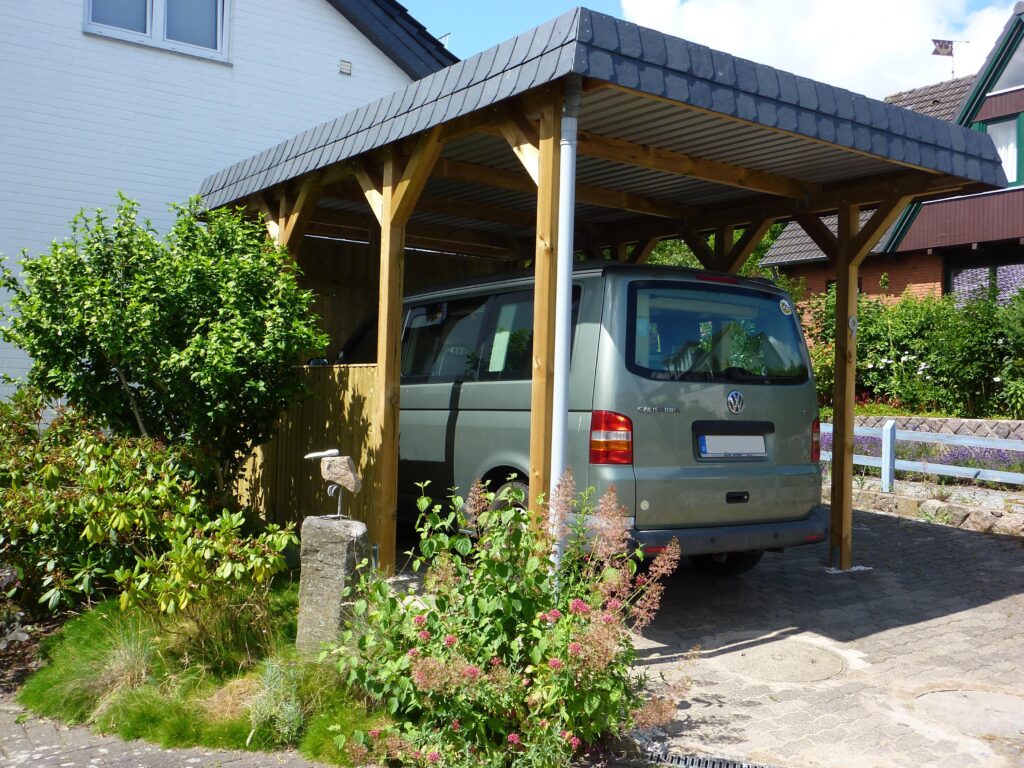 Hochdach Carport für Wohnmobil mit Holzblende