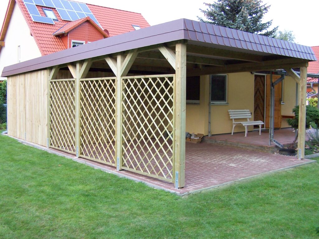 Hochdach Carport für Wohnmobil mit Schindelblende