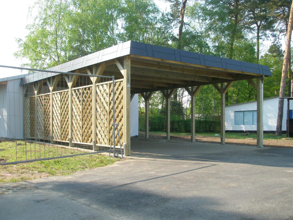 Hochdach Doppelcarport für Wohnmobil mit Schindelblende
