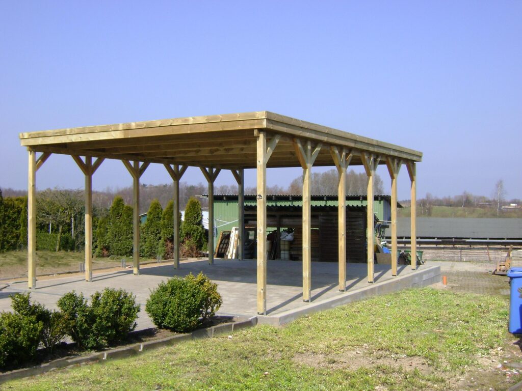 Hochdach Doppelcarport für Wohnmobil mit Holzblende