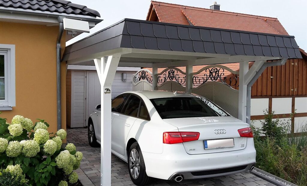 Carport-Maßanfertiung für ein Auto, weiß gestrichen