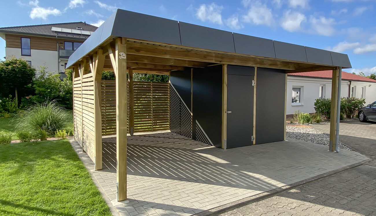 Carport mit seitlicher HPL-Abstellkammer