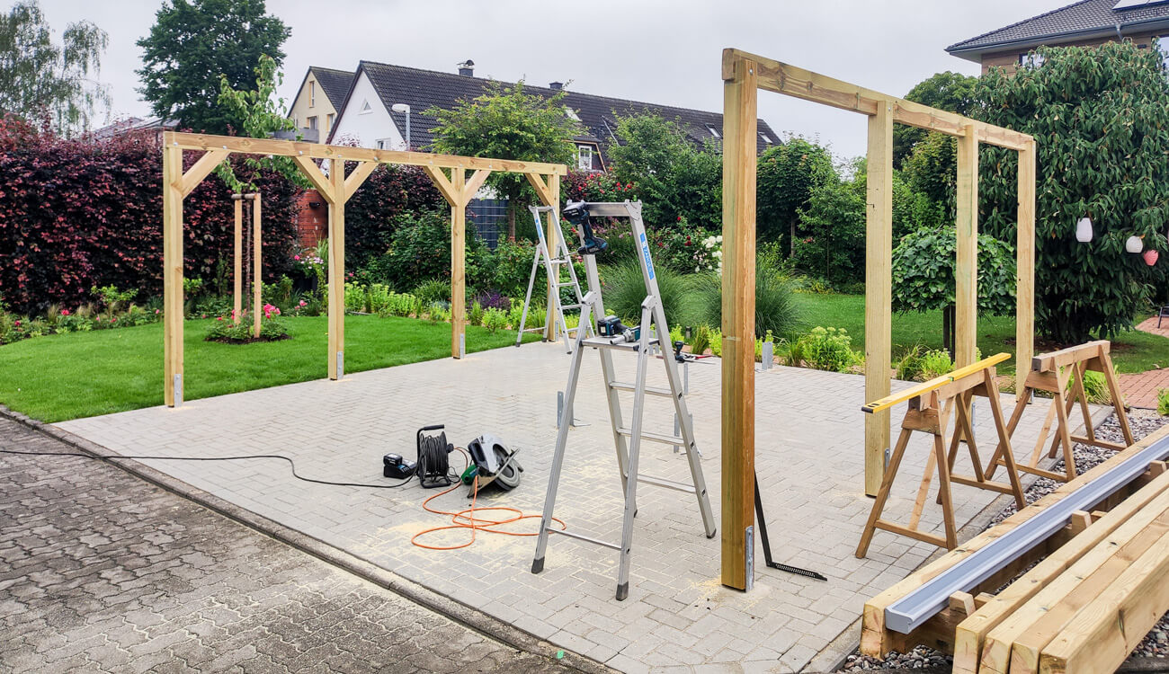 Carport-Pfosten aufgestellt