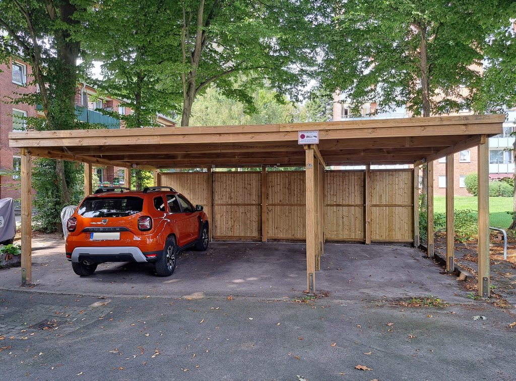 Carport Reihenanlage mit Flachdach und Holzblende